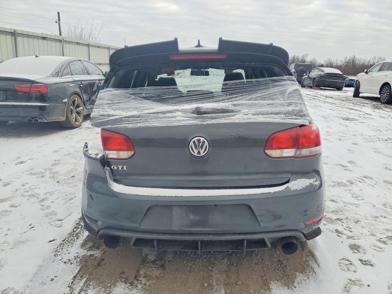 2013 VOLKSWAGEN GTI photo 11