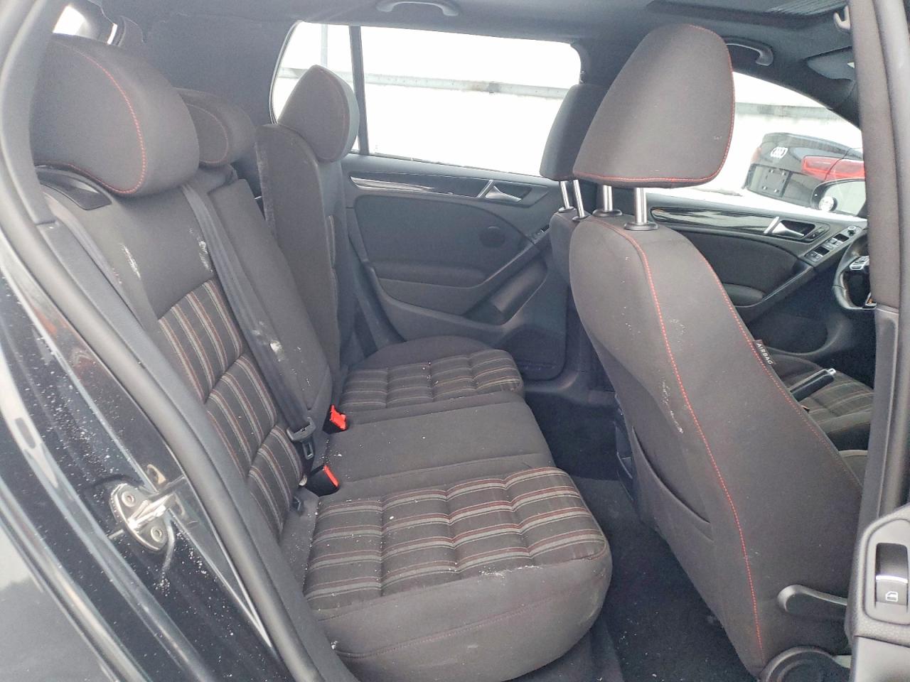 2013 VOLKSWAGEN GTI photo 21