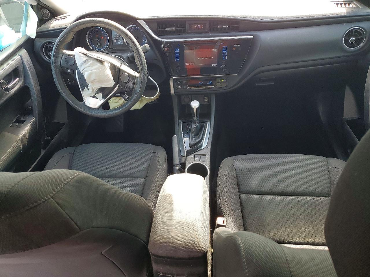 2017 TOYOTA COROLLA L photo 8