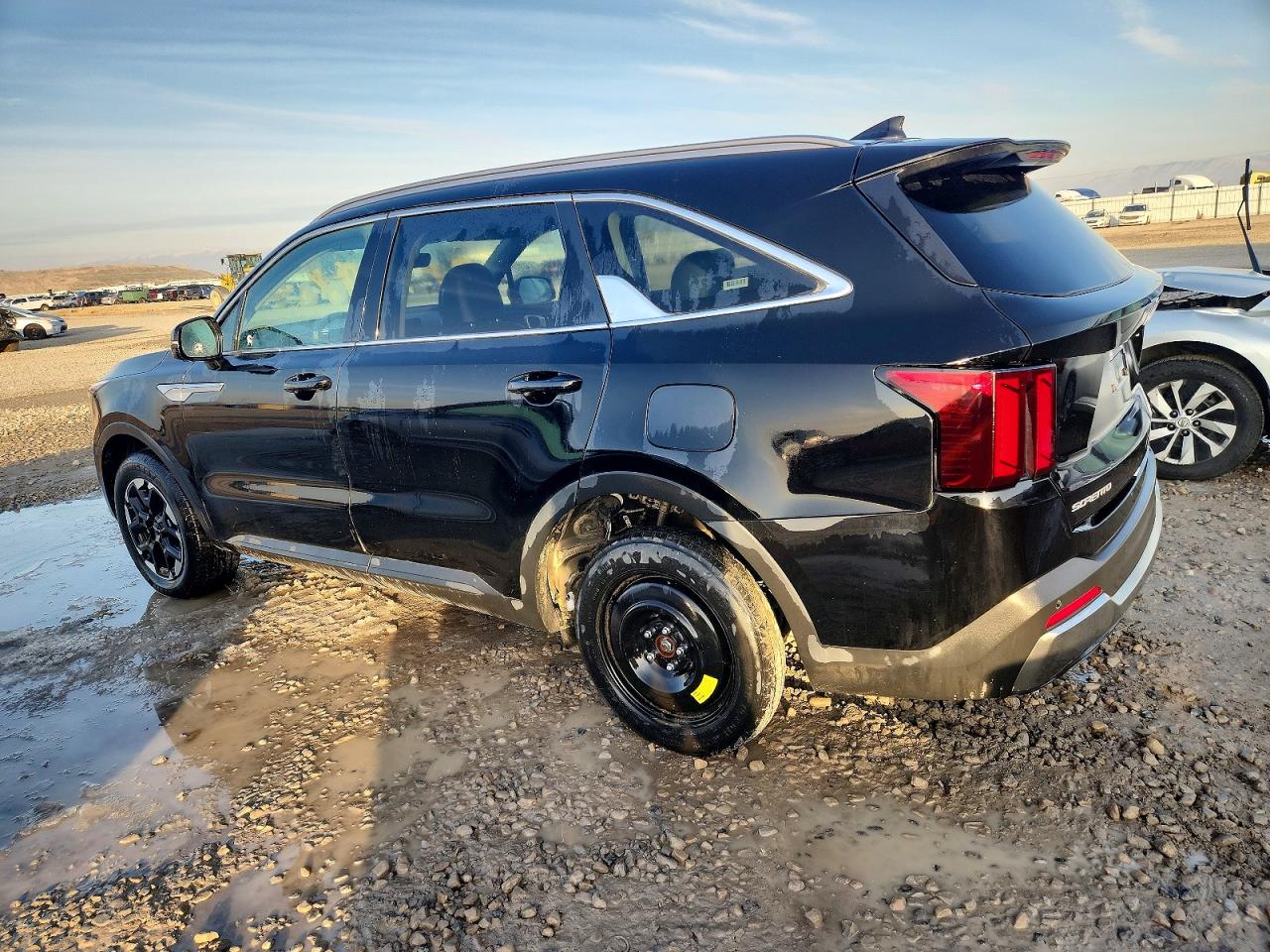 2024 KIA SORENTO S photo 2