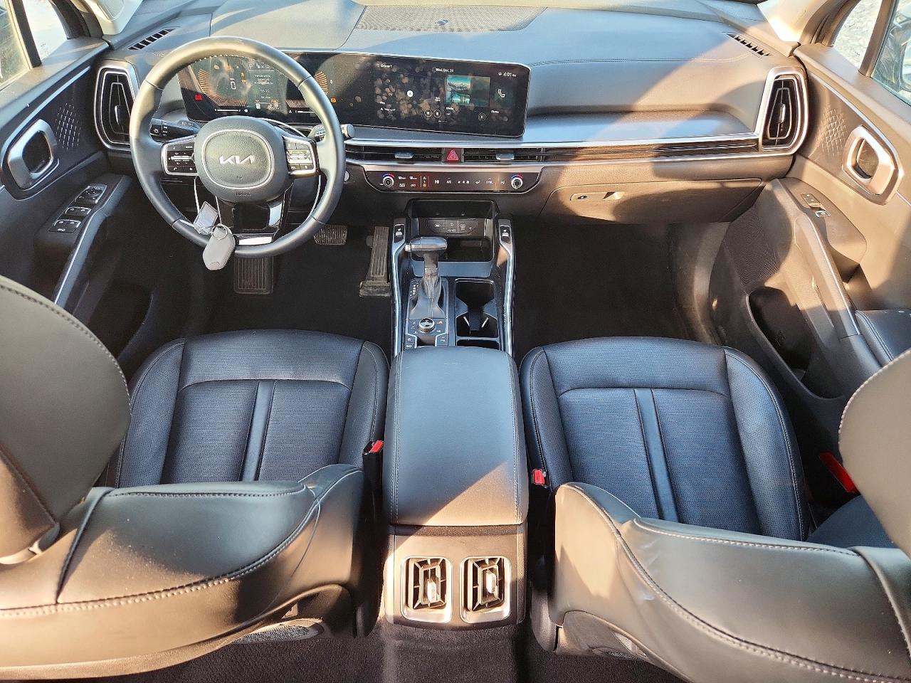 2024 KIA SORENTO S photo 8