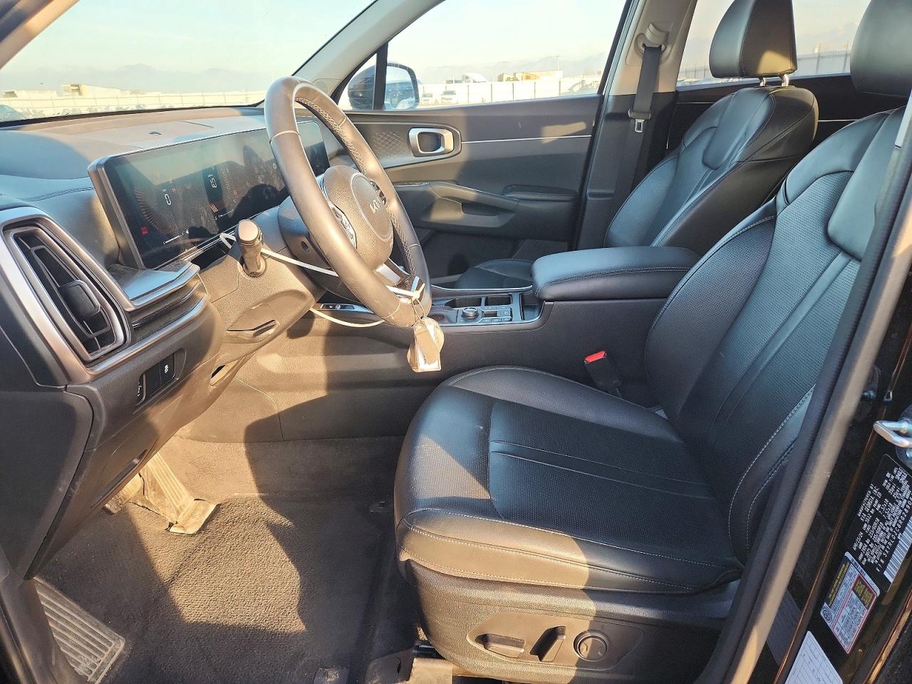 2024 KIA SORENTO S photo 7