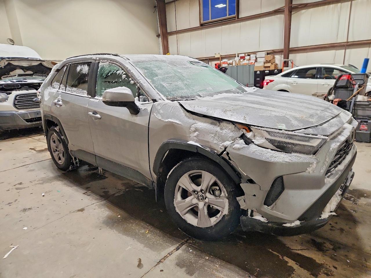 2025 TOYOTA RAV4 XLE photo 4