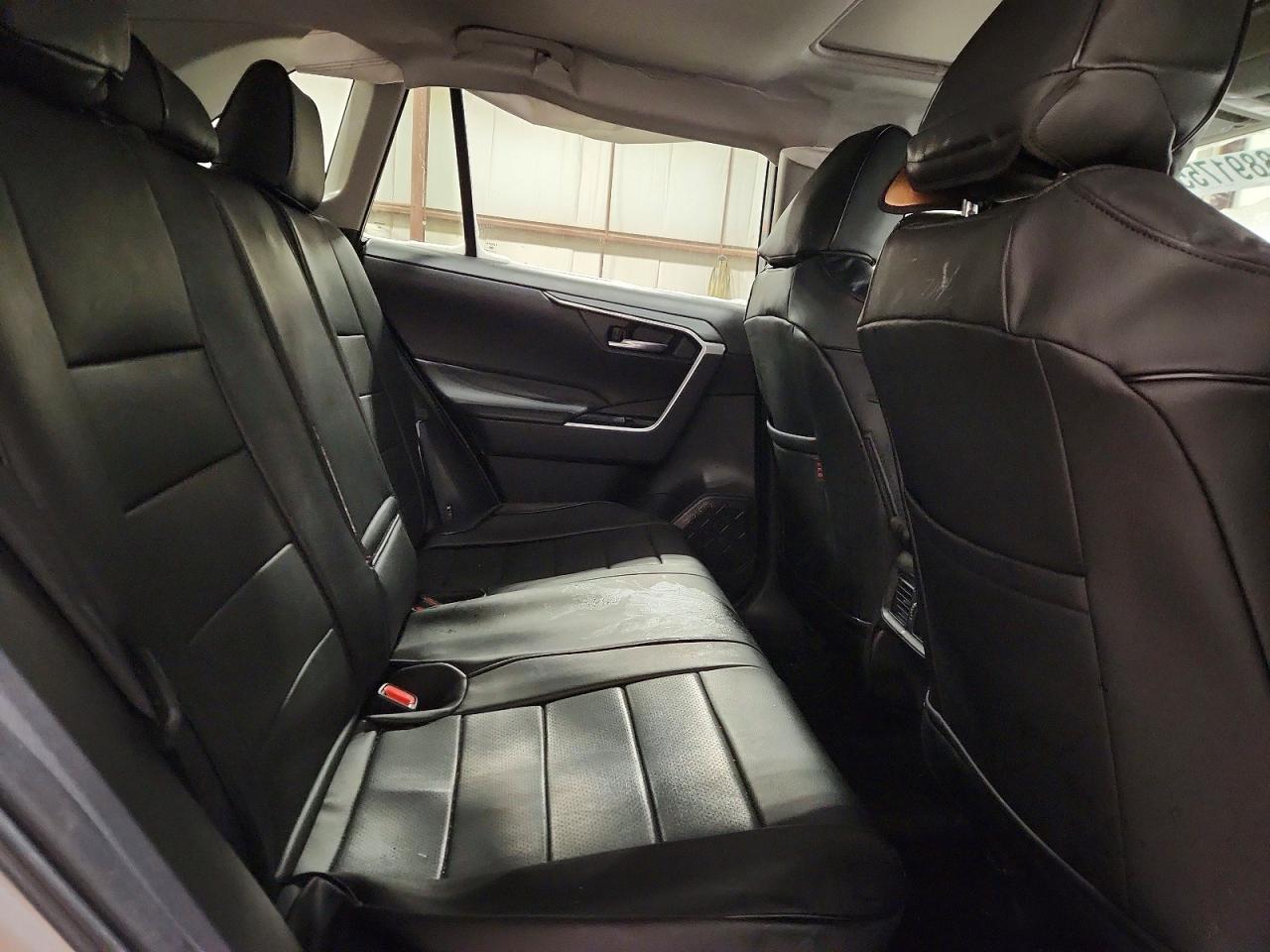 2025 TOYOTA RAV4 XLE photo 11
