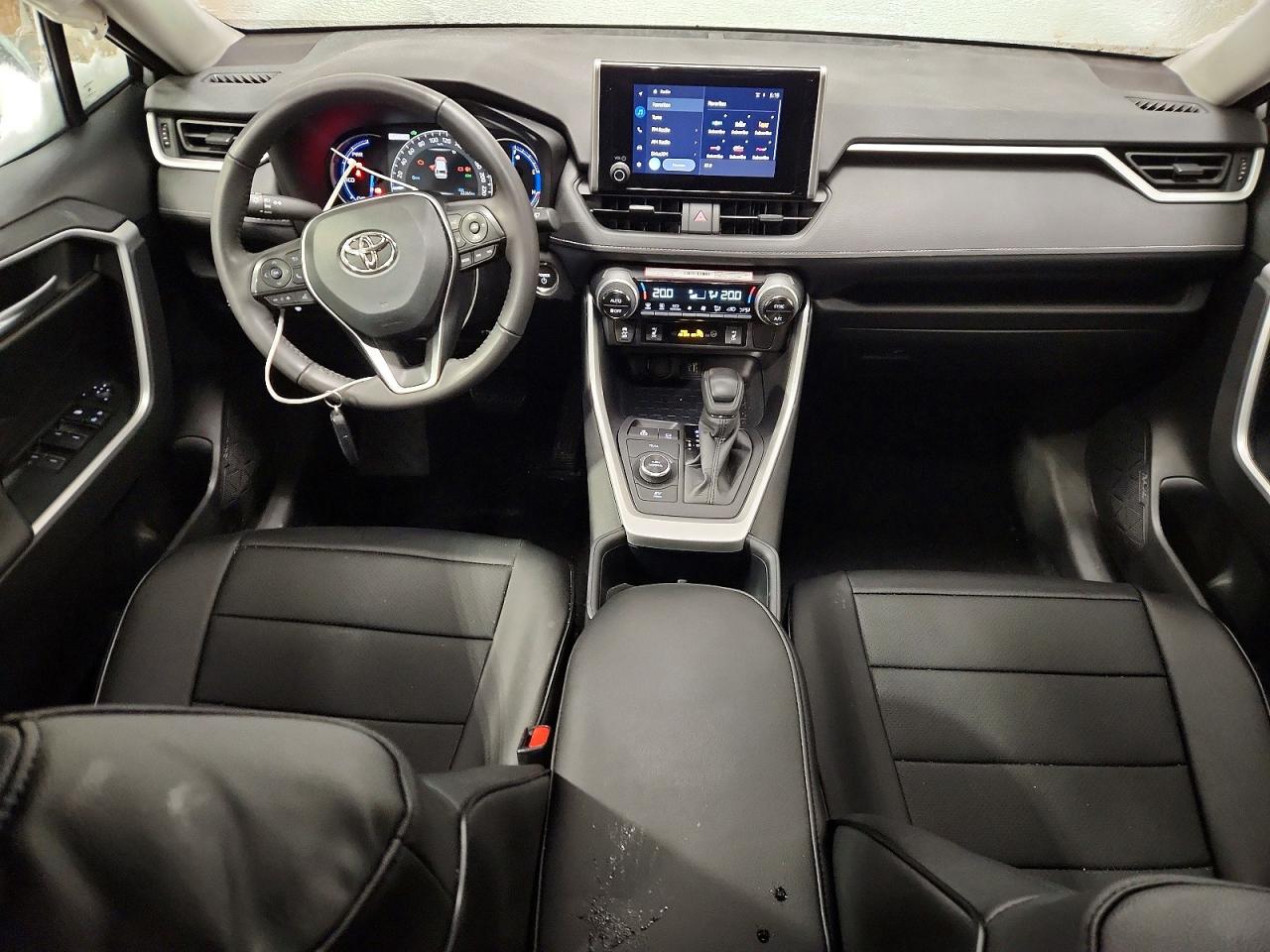 2025 TOYOTA RAV4 XLE photo 8