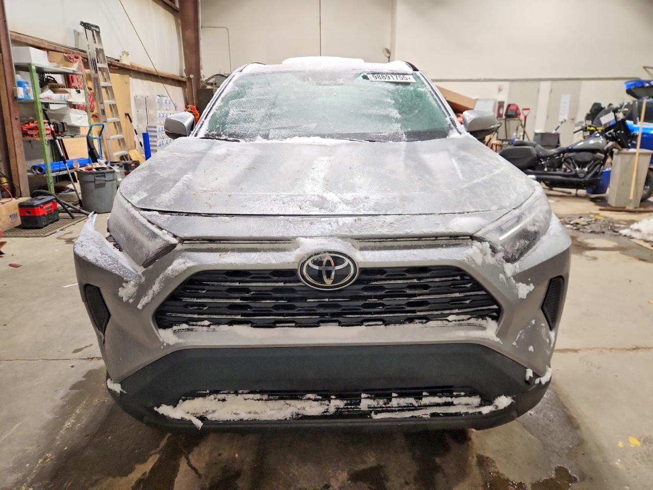 2025 TOYOTA RAV4 XLE photo 5