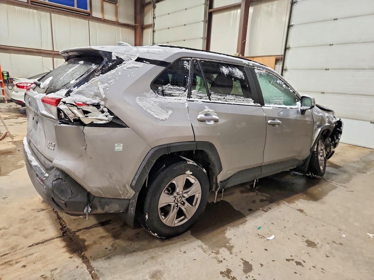 2025 TOYOTA RAV4 XLE photo 3