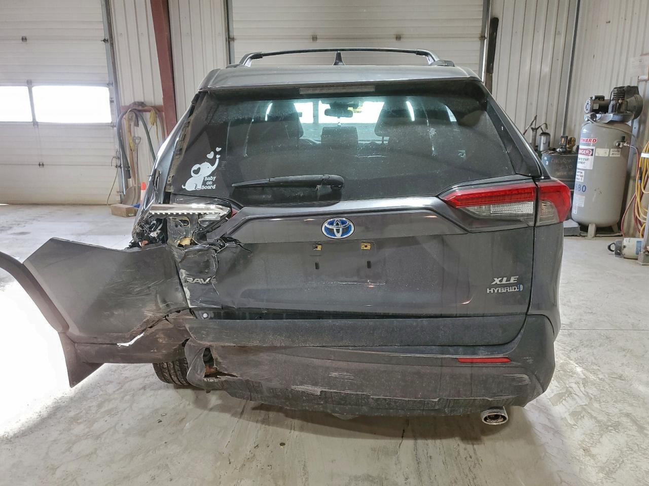 2019 TOYOTA RAV4 XLE photo 11