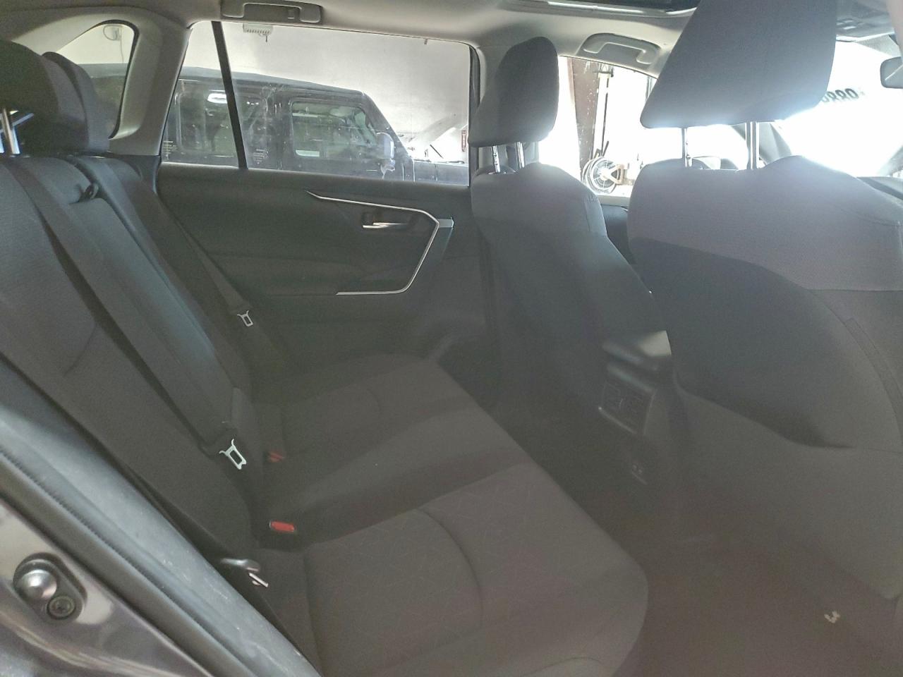 2019 TOYOTA RAV4 XLE photo 21