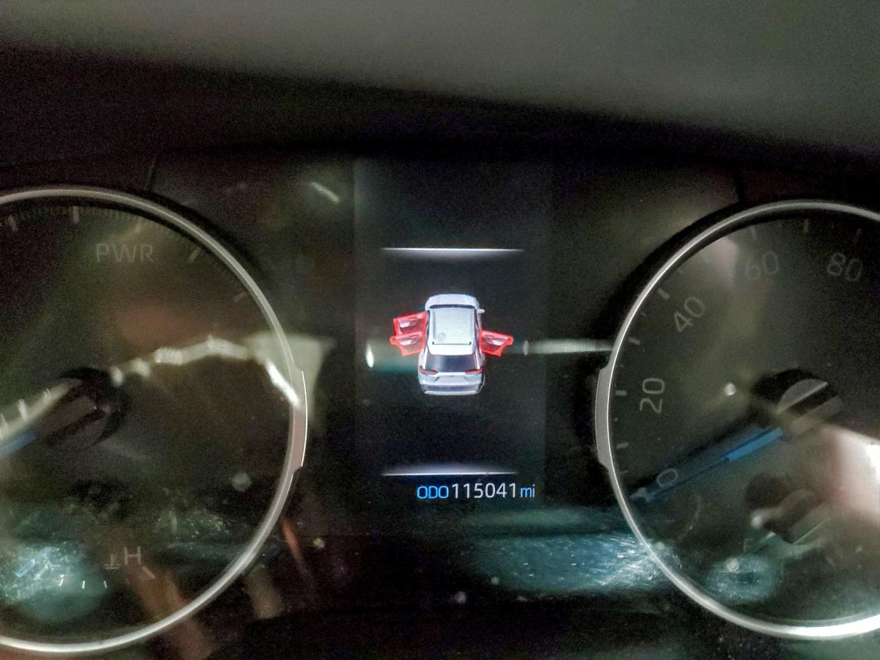 2019 TOYOTA RAV4 XLE photo 17