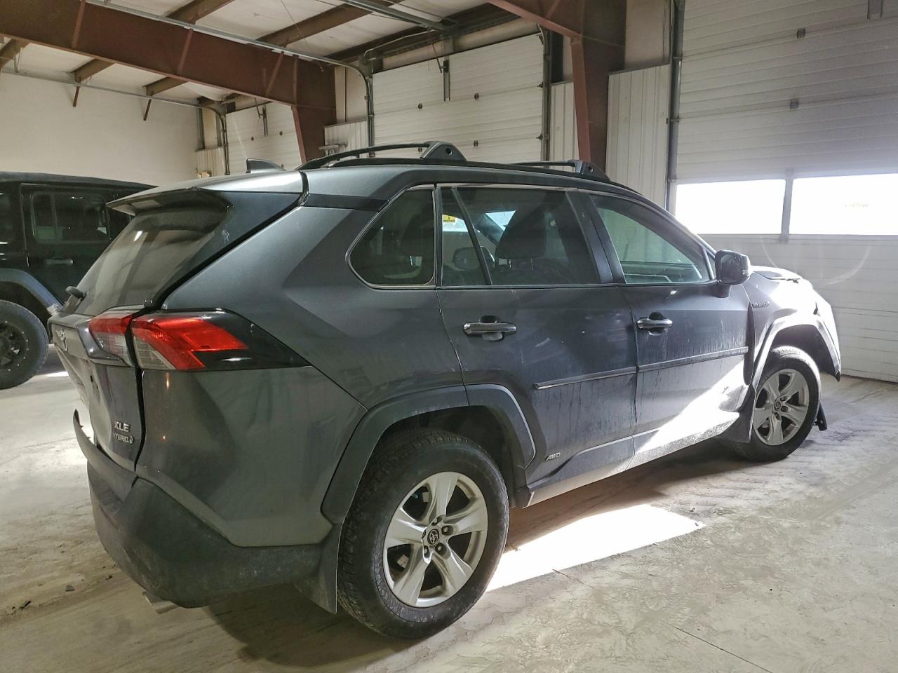 2019 TOYOTA RAV4 XLE photo 5