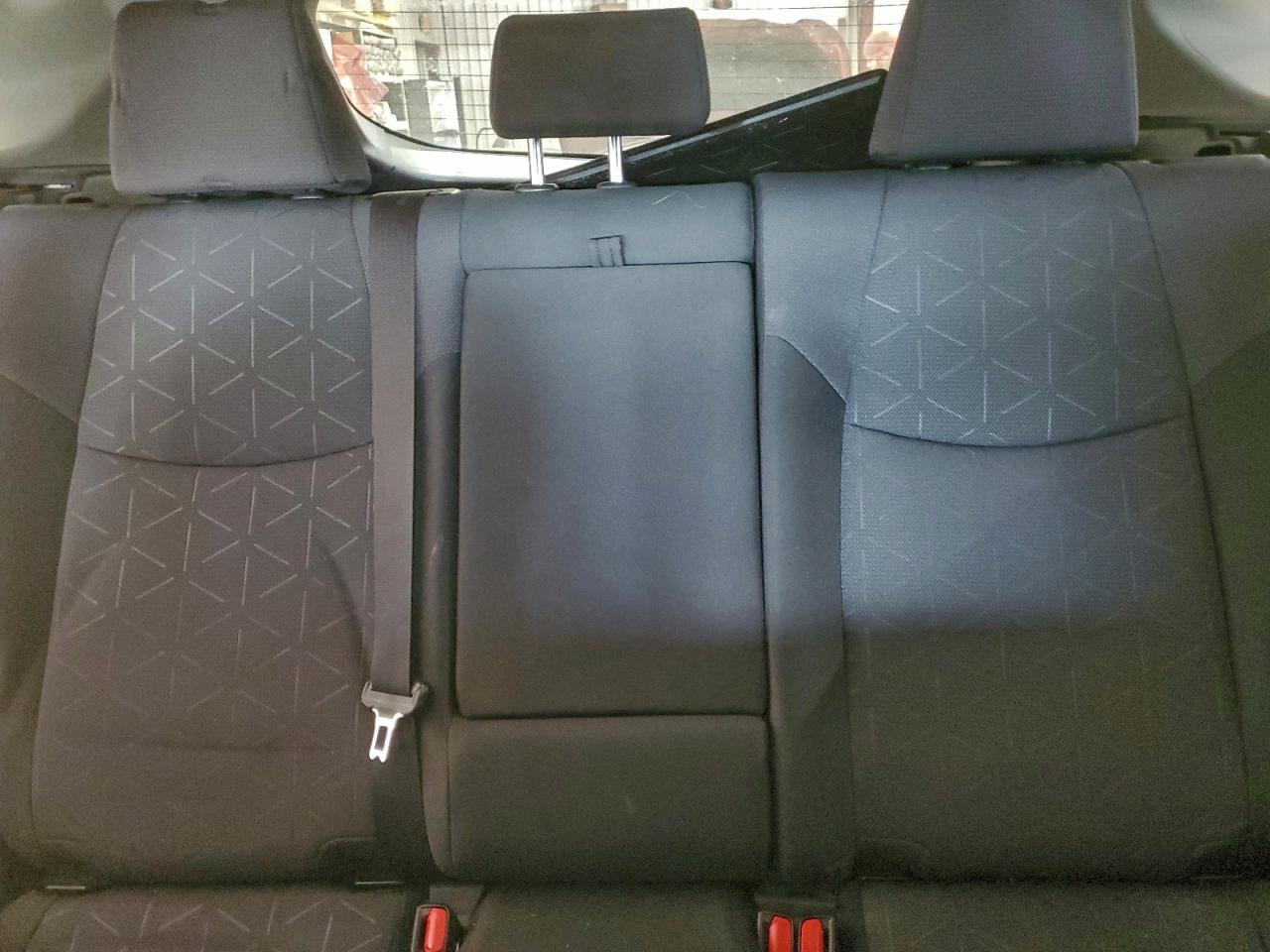 2019 TOYOTA RAV4 XLE photo 19