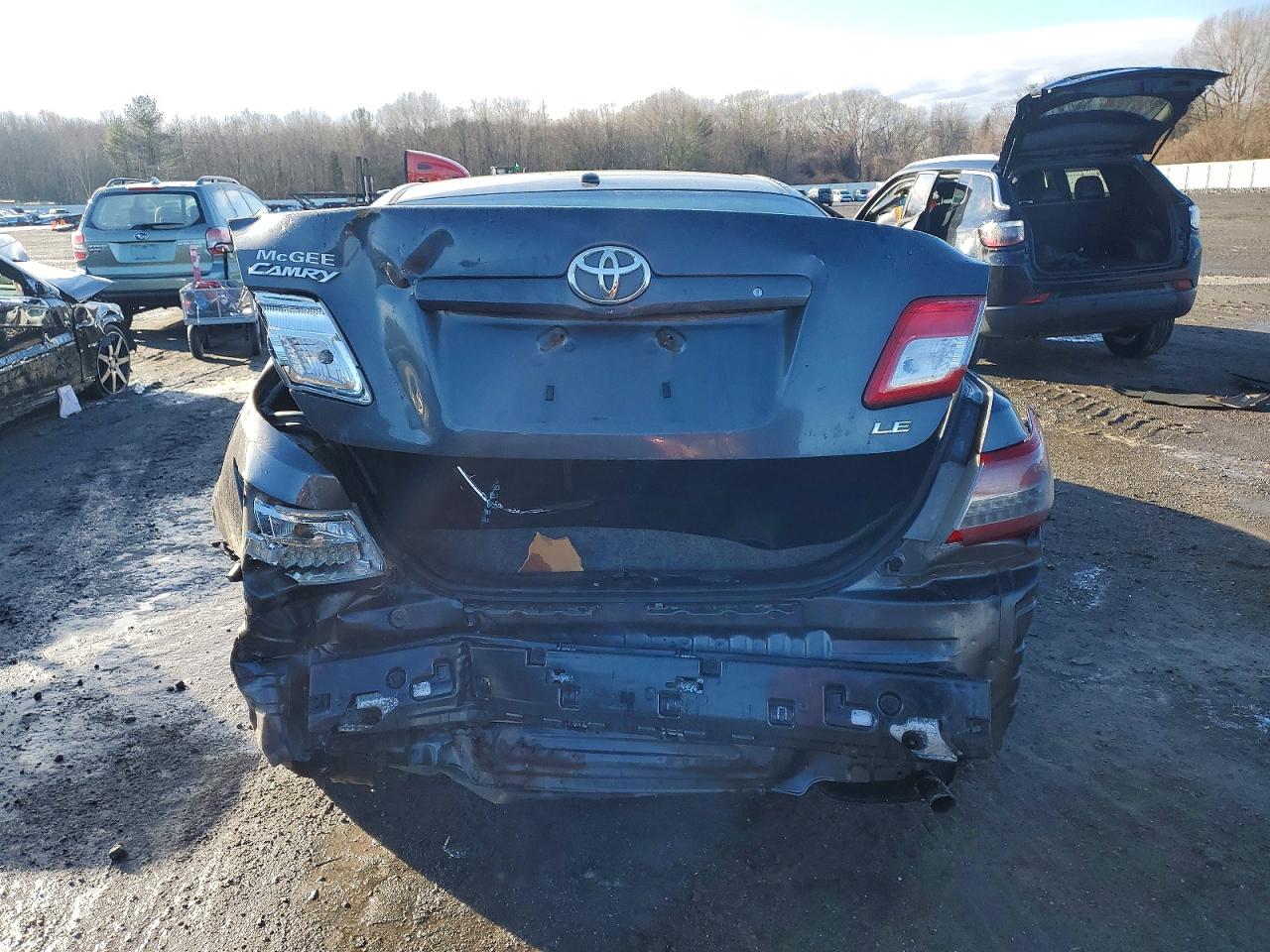 2011 TOYOTA CAMRY BASE photo 6