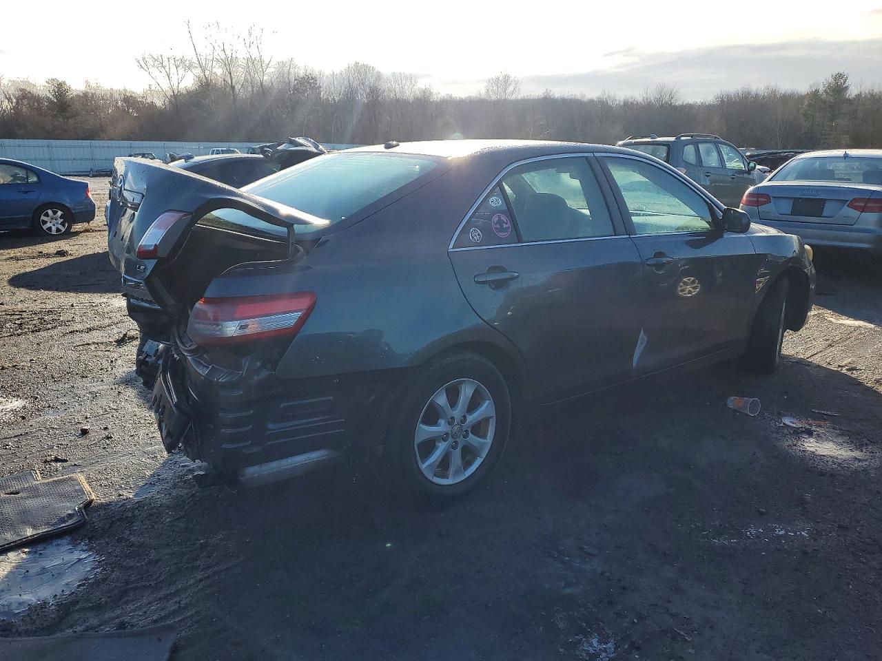 2011 TOYOTA CAMRY BASE photo 3