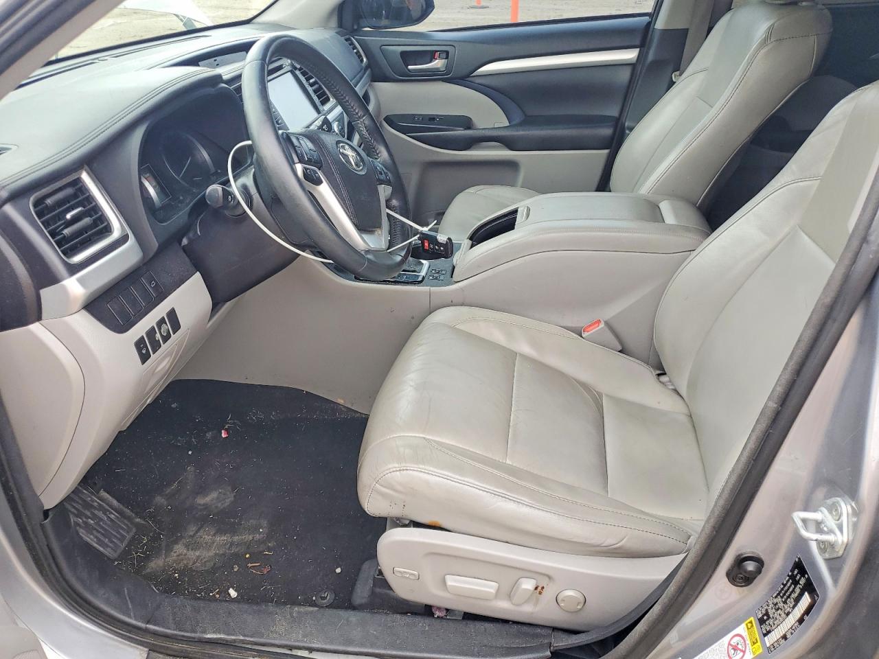 2016 TOYOTA HIGHLANDER XLE photo 7