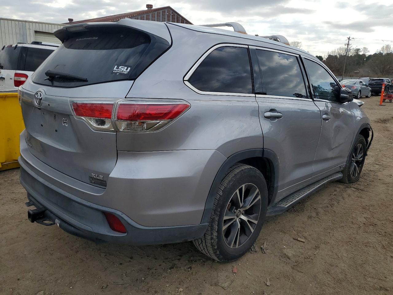 2016 TOYOTA HIGHLANDER XLE photo 3