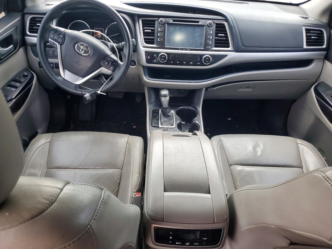 2016 TOYOTA HIGHLANDER XLE photo 8