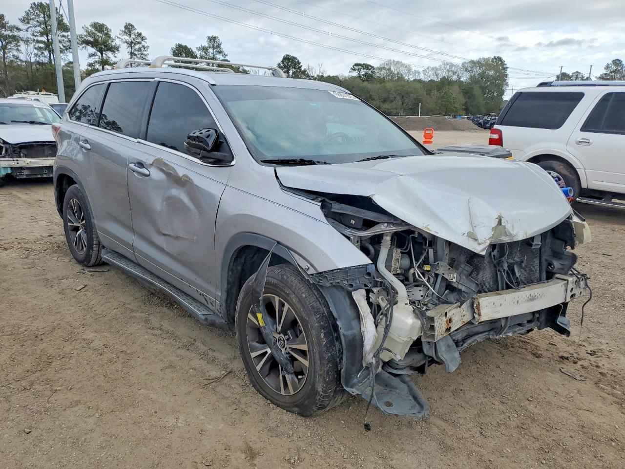 2016 TOYOTA HIGHLANDER XLE photo 4