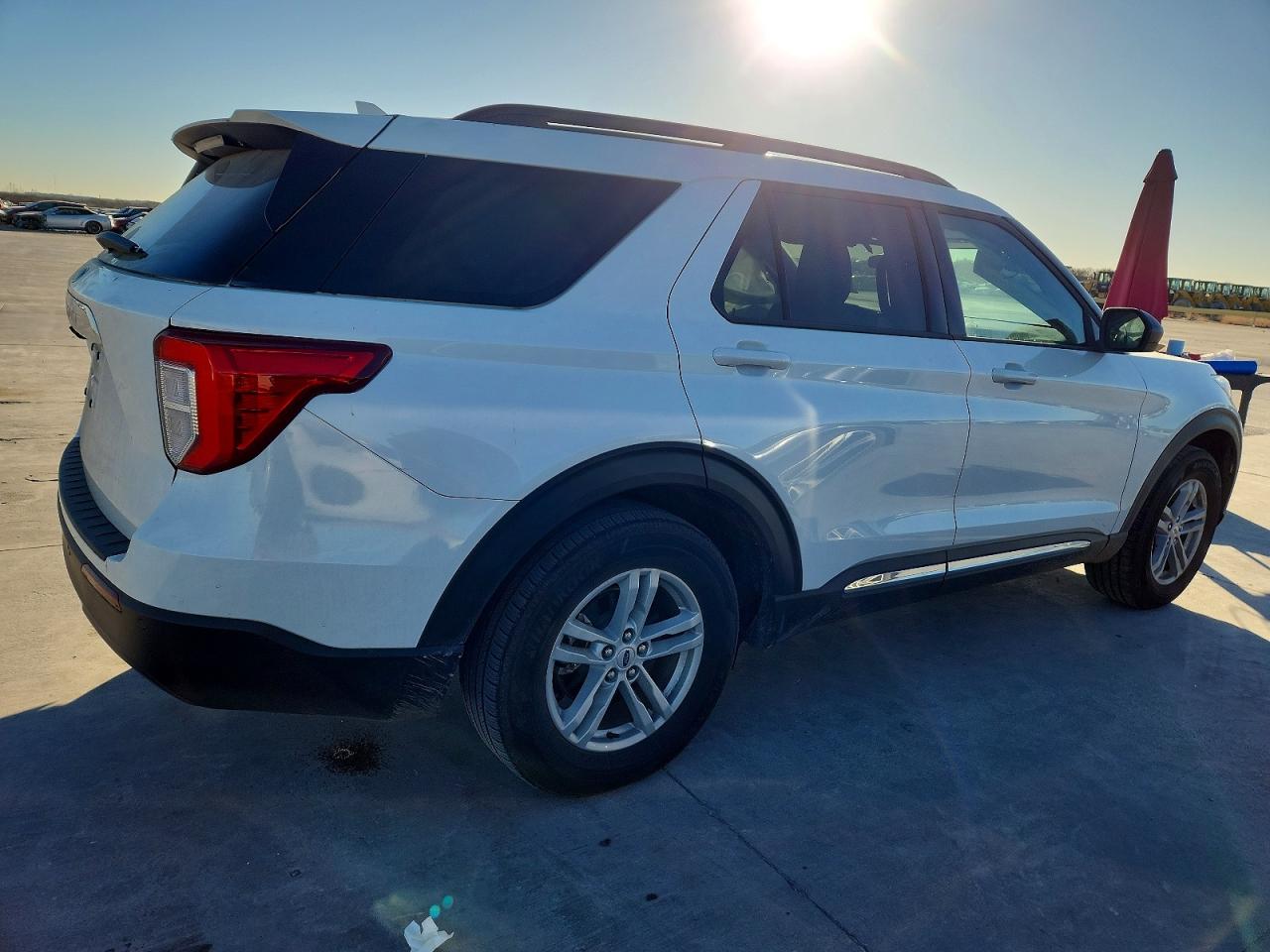 2024 FORD EXPLORER XLT photo 3