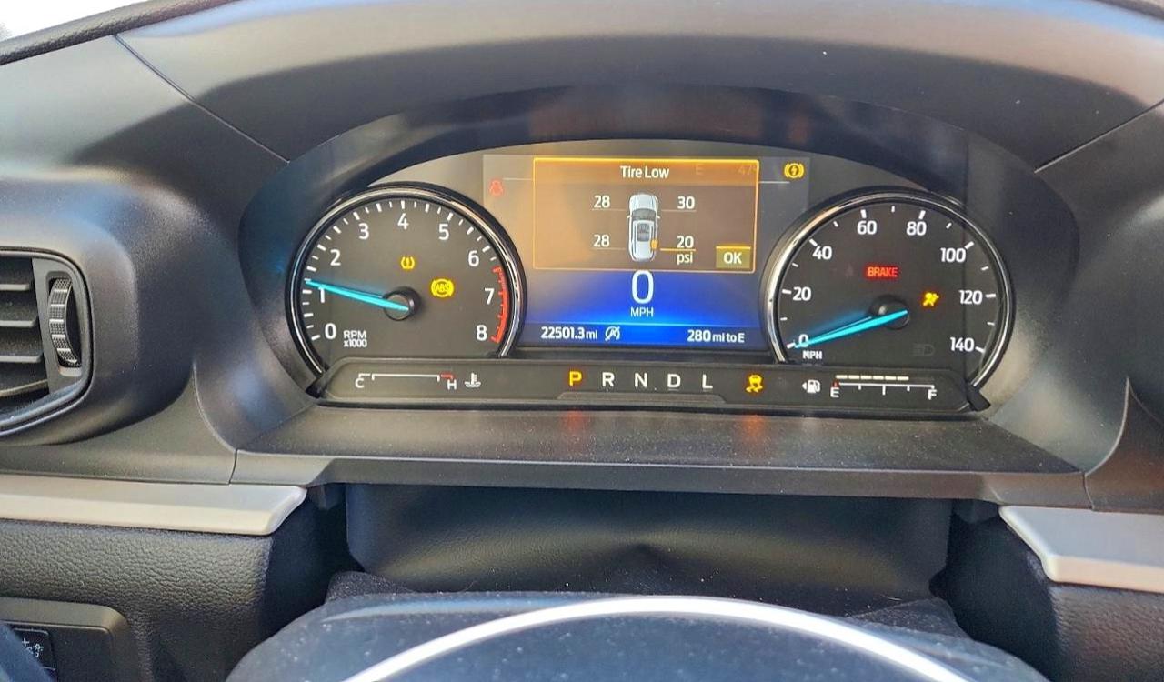 2024 FORD EXPLORER XLT photo 9