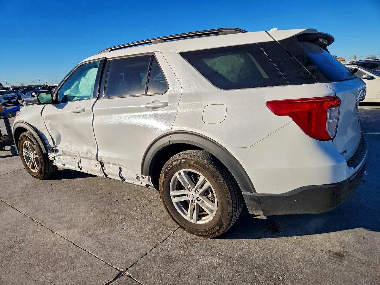 2024 FORD EXPLORER XLT photo 2