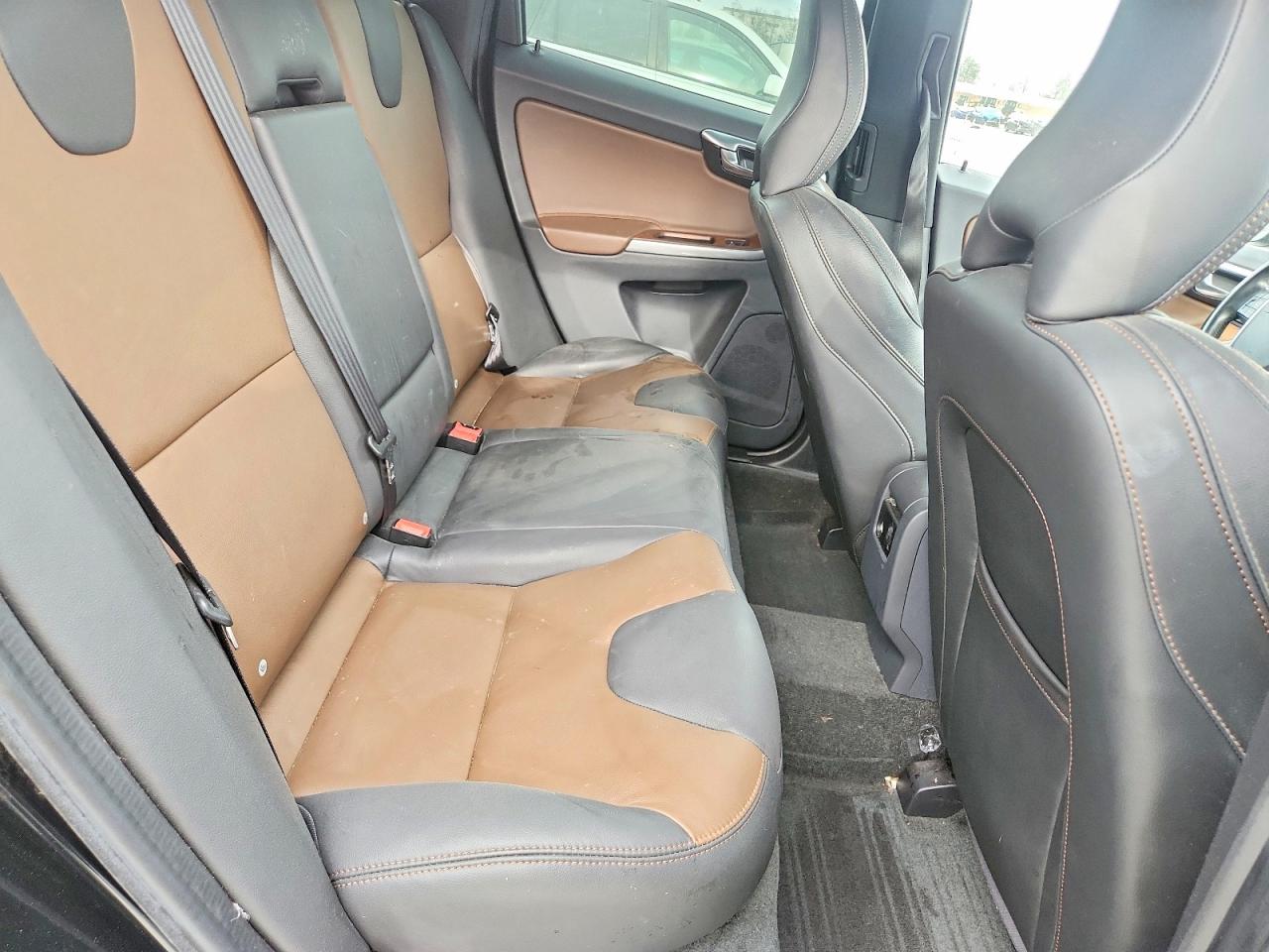 2016 VOLVO XC60 T6 PLATINUM photo 31