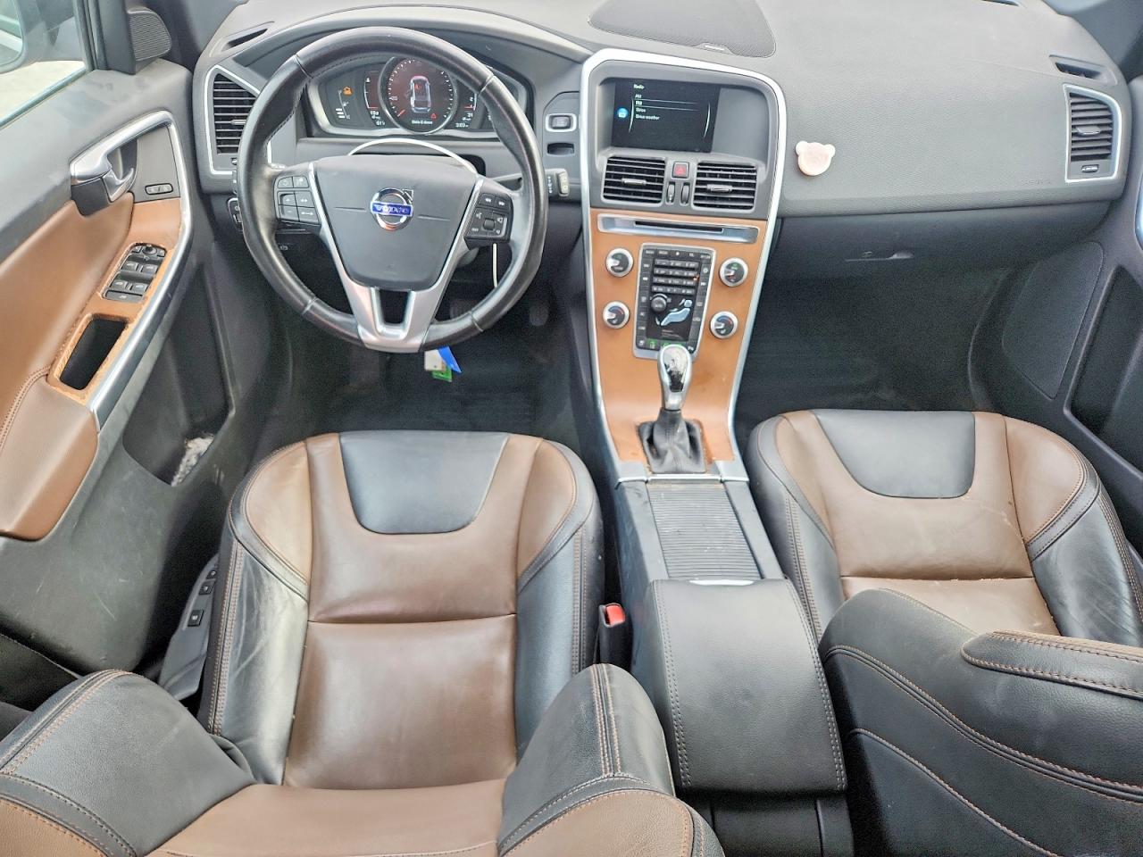 2016 VOLVO XC60 T6 PLATINUM photo 22