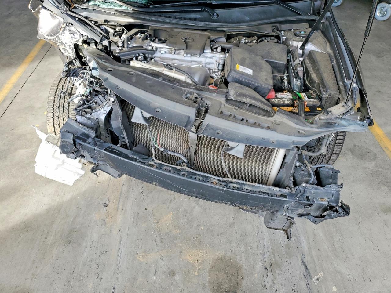 2016 TOYOTA CAMRY LE photo 11