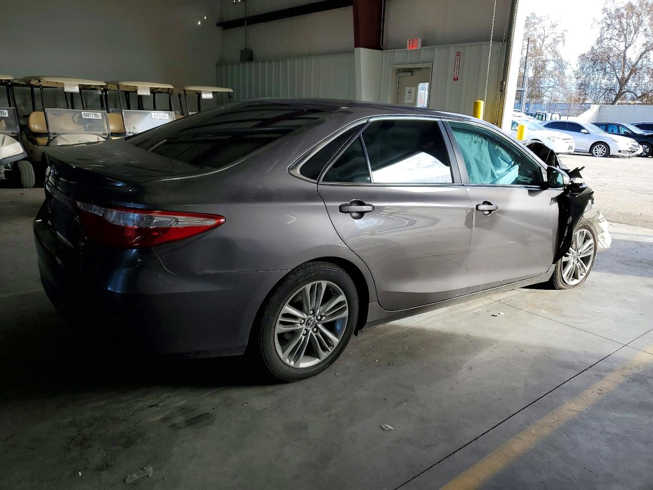 2016 TOYOTA CAMRY LE photo 3