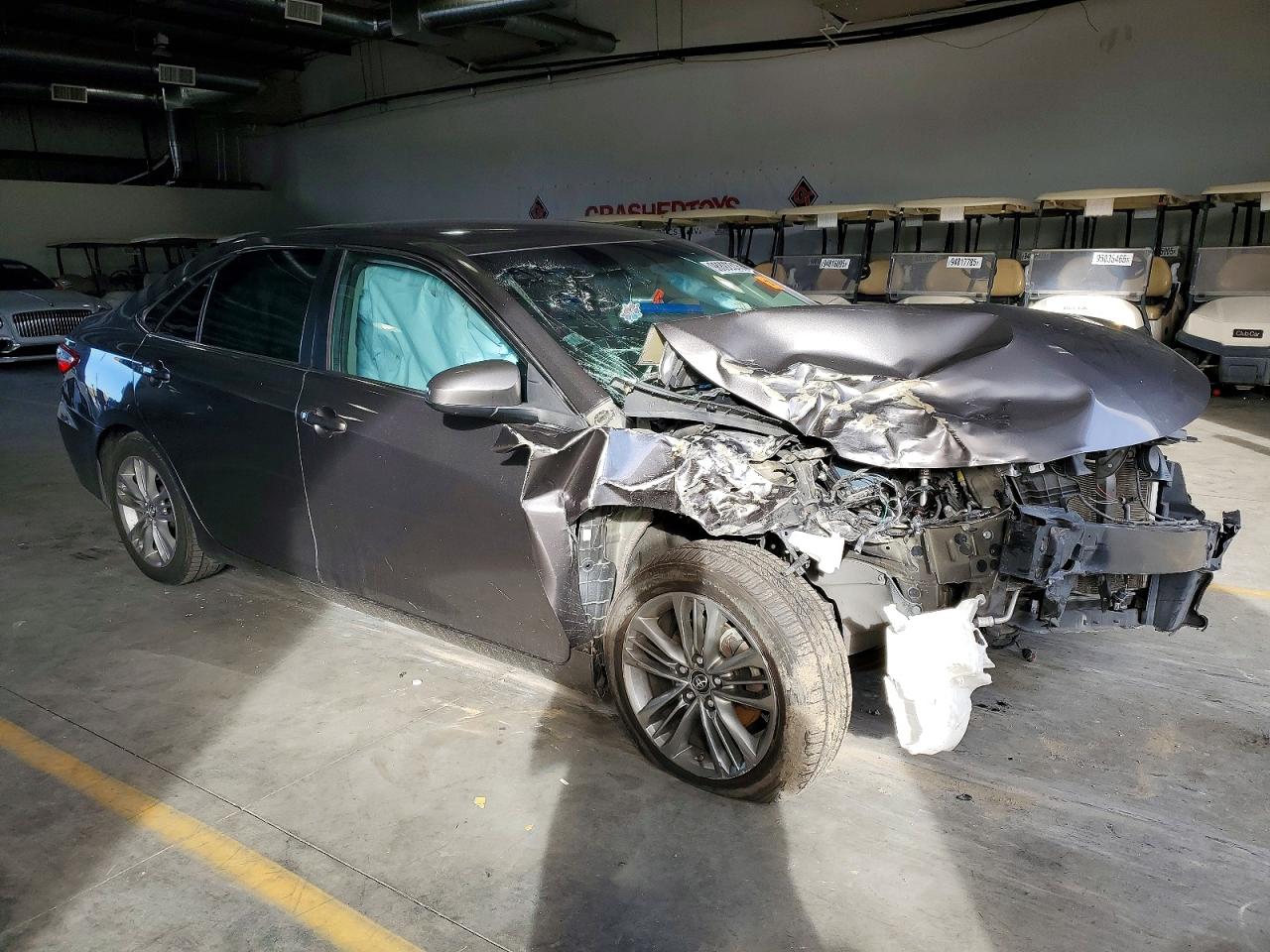2016 TOYOTA CAMRY LE photo 4