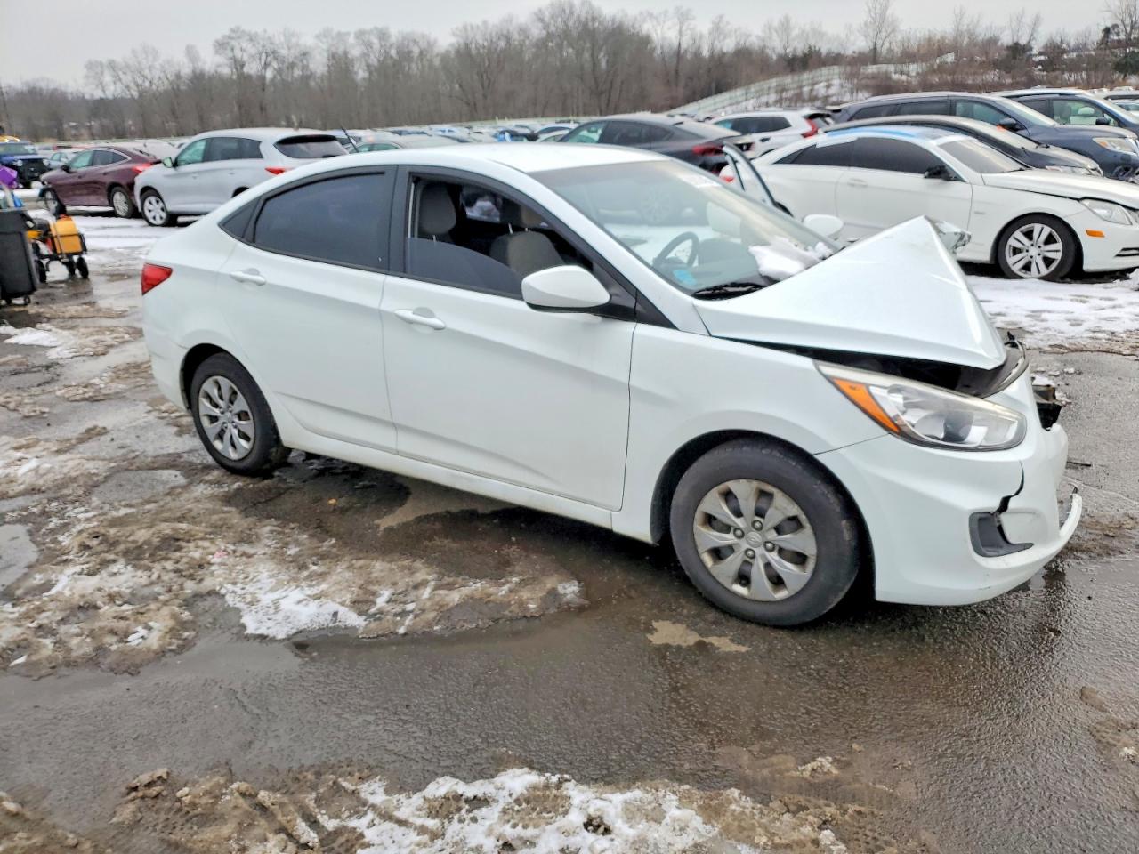 2016 HYUNDAI ACCENT SE photo 4