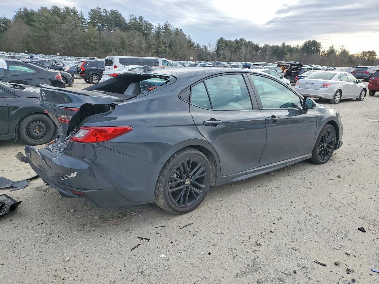 2025 TOYOTA CAMRY XSE photo 3