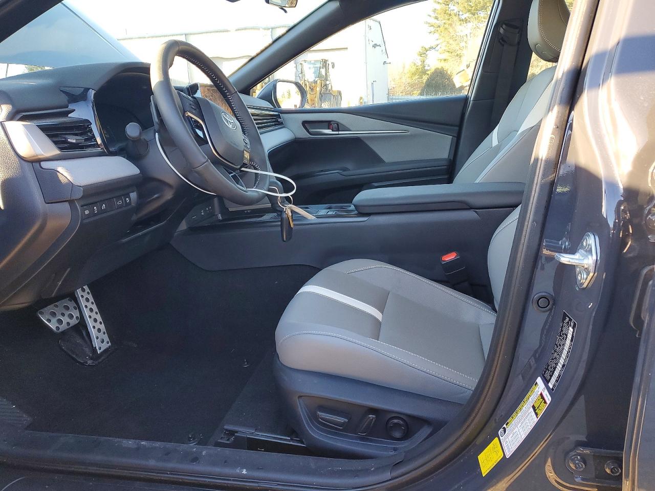 2025 TOYOTA CAMRY XSE photo 7