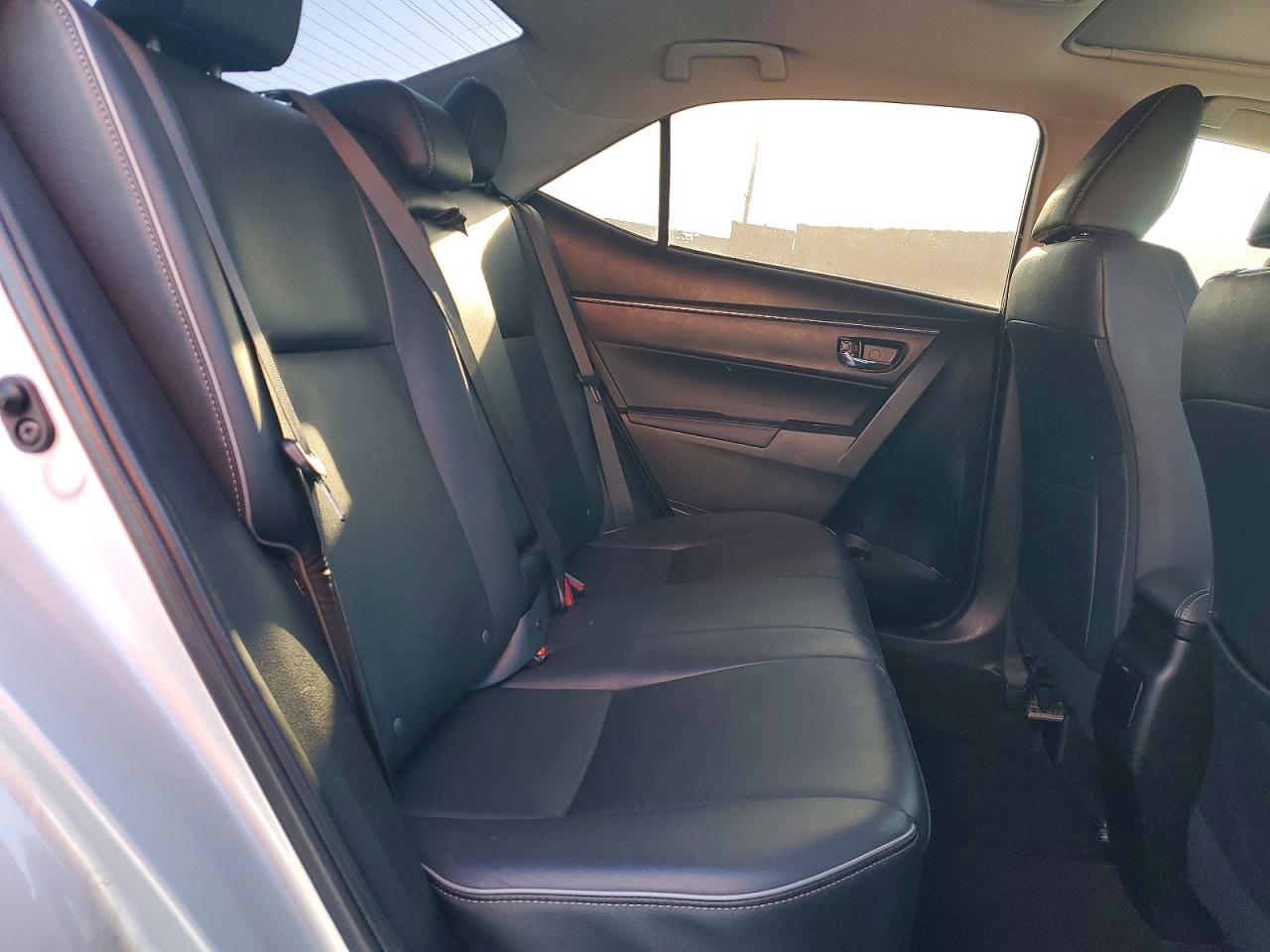2015 TOYOTA COROLLA L photo 10
