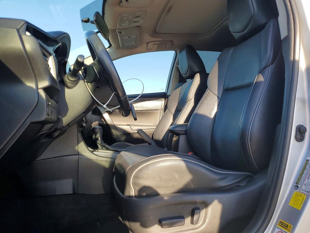 2015 TOYOTA COROLLA L photo 7