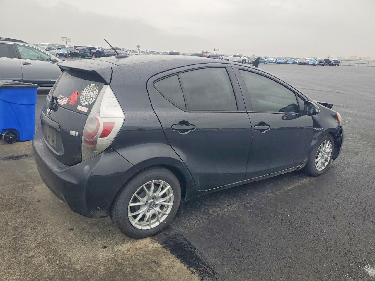 2012 TOYOTA PRIUS C photo 3