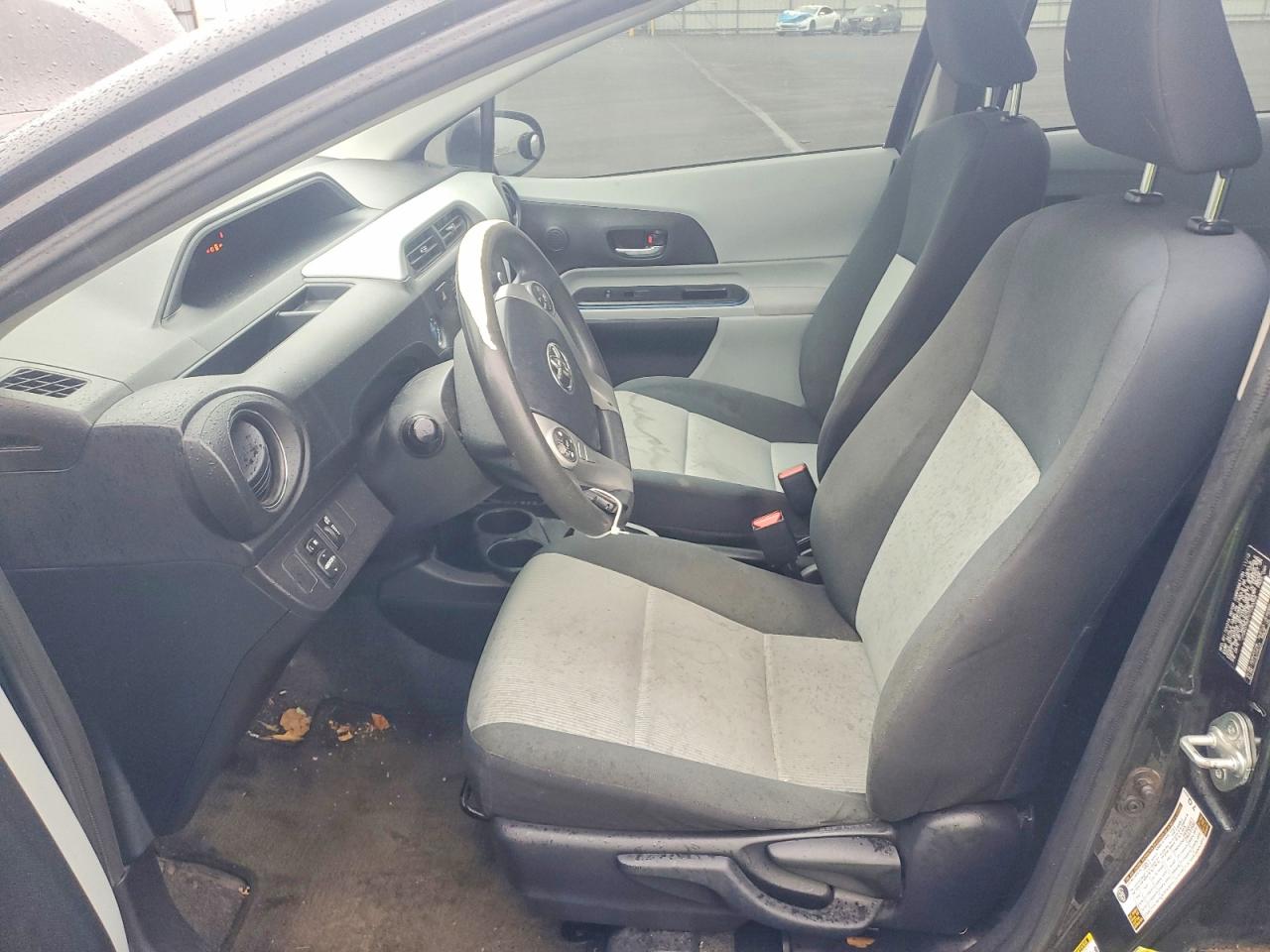2012 TOYOTA PRIUS C photo 7