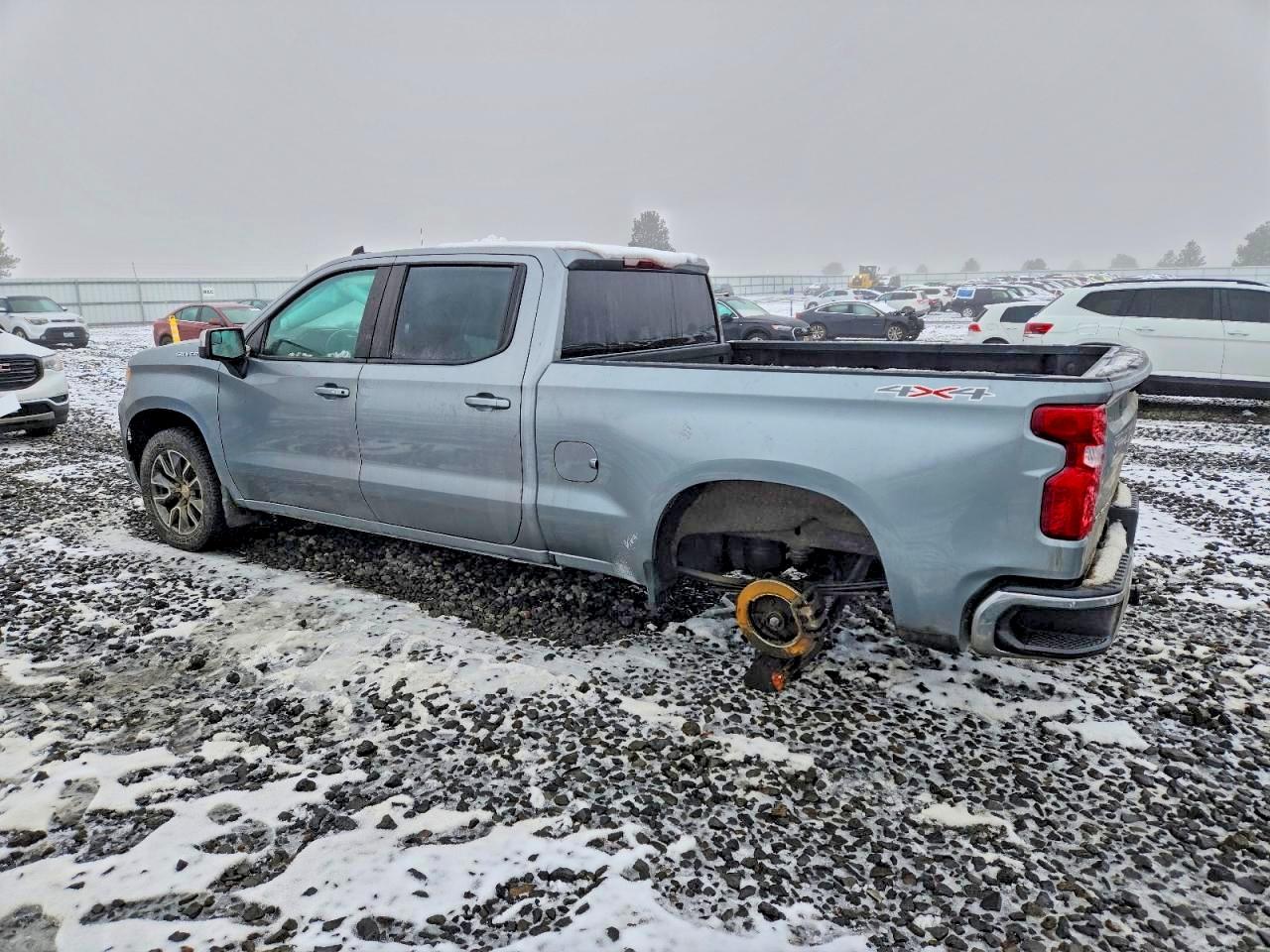 2023 CHEVROLET SILVERADO K1500 LT photo 2