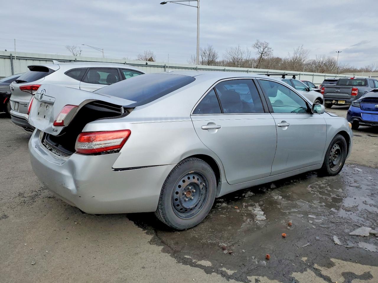 2011 TOYOTA CAMRY BASE photo 5
