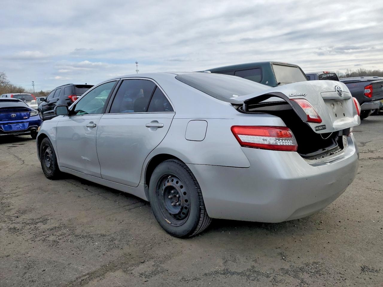 2011 TOYOTA CAMRY BASE photo 3