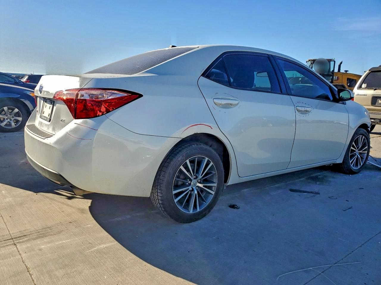 2017 TOYOTA COROLLA L photo 3