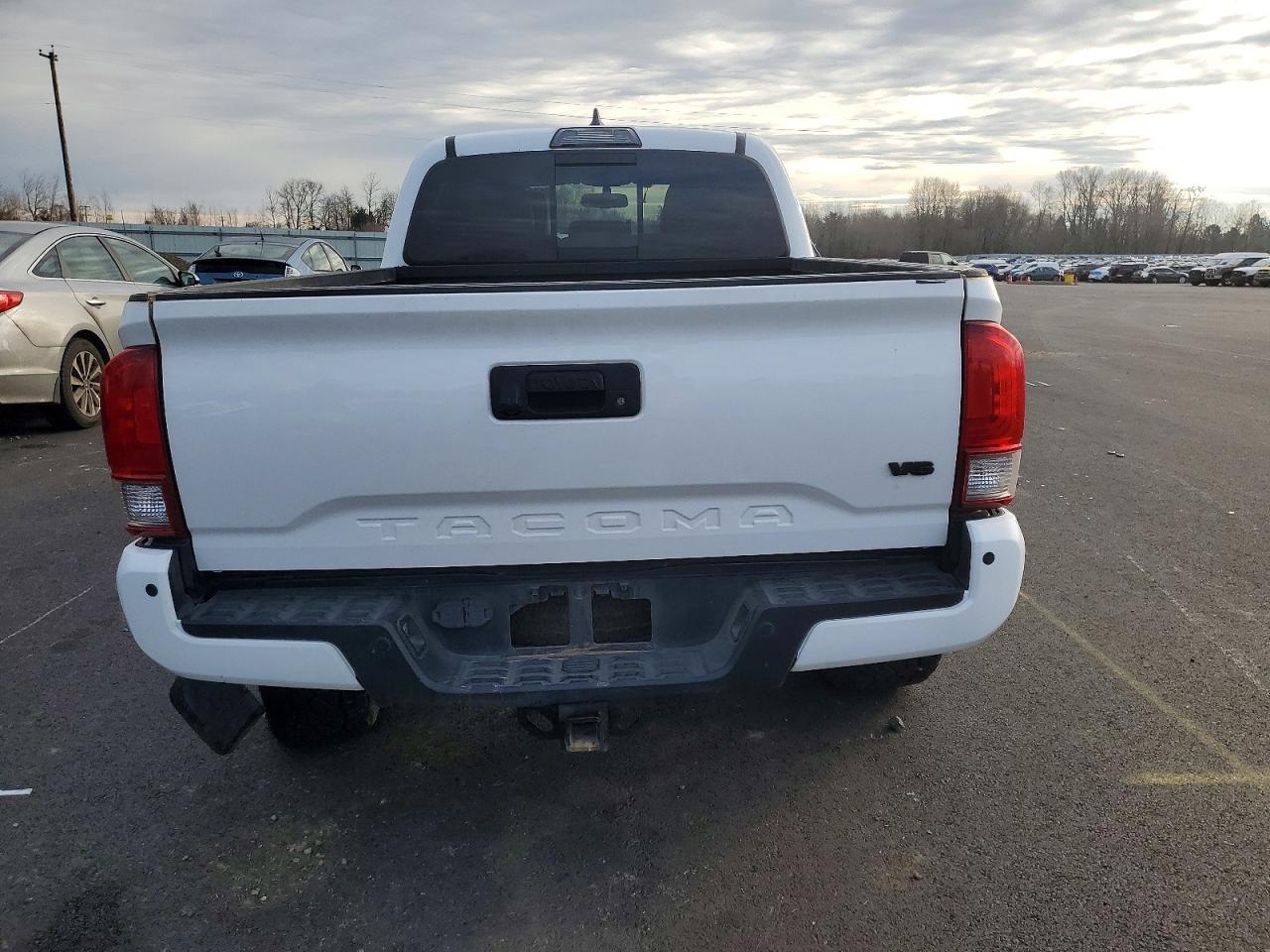 2017 TOYOTA TACOMA DOUBLE CAB photo 11