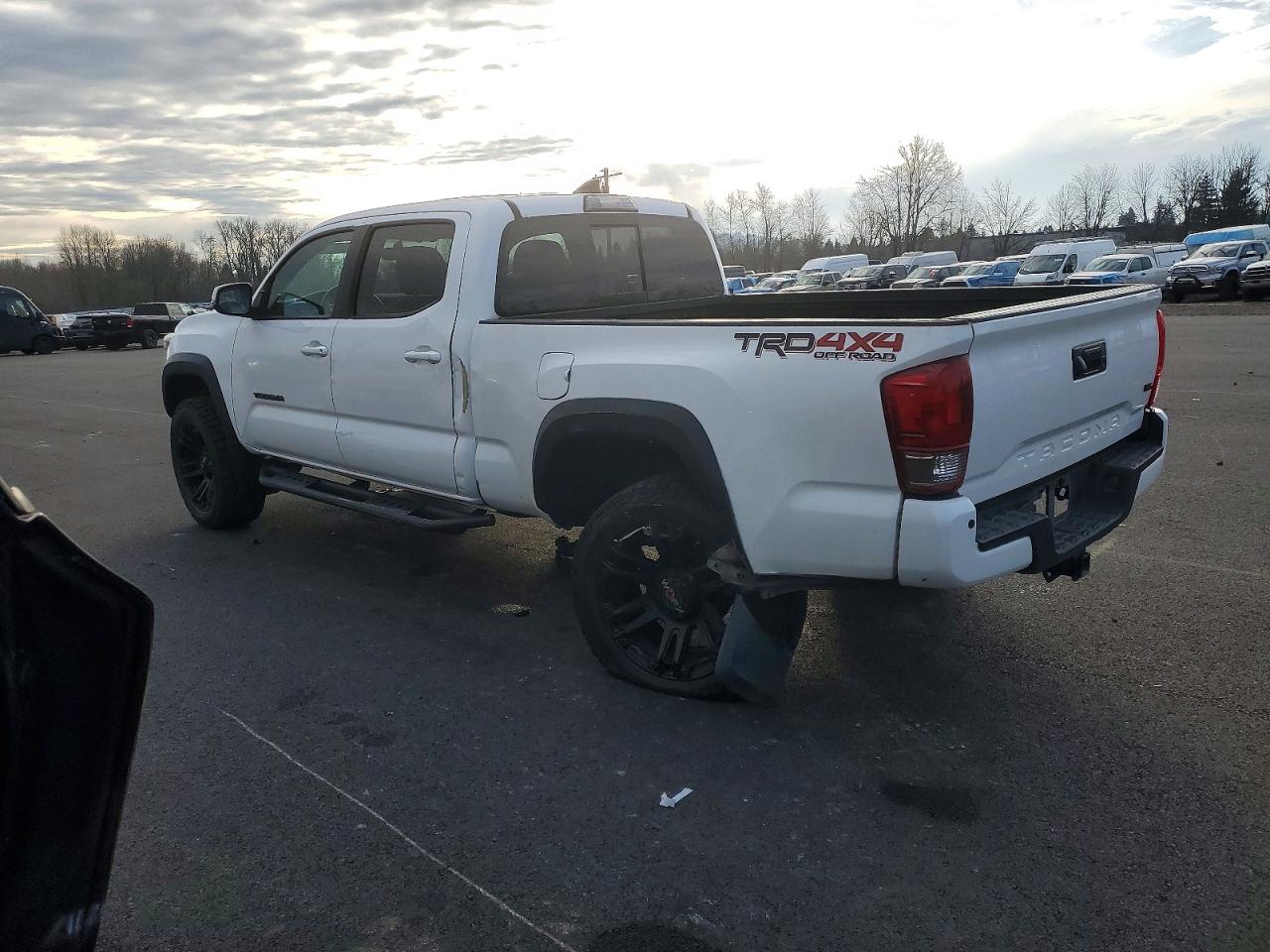 2017 TOYOTA TACOMA DOUBLE CAB photo 3