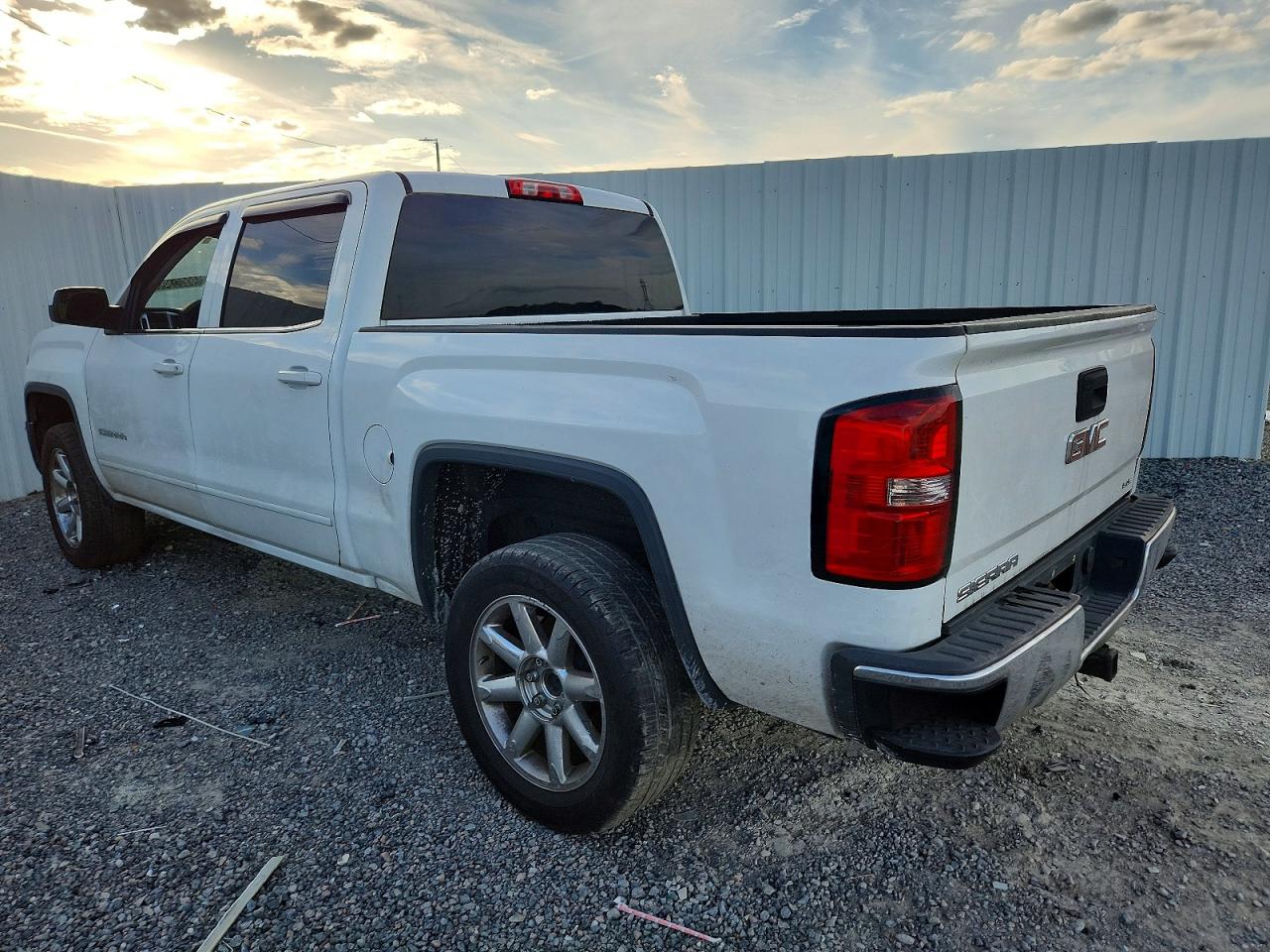 2014 GMC SIERRA C1500 SLE photo 2