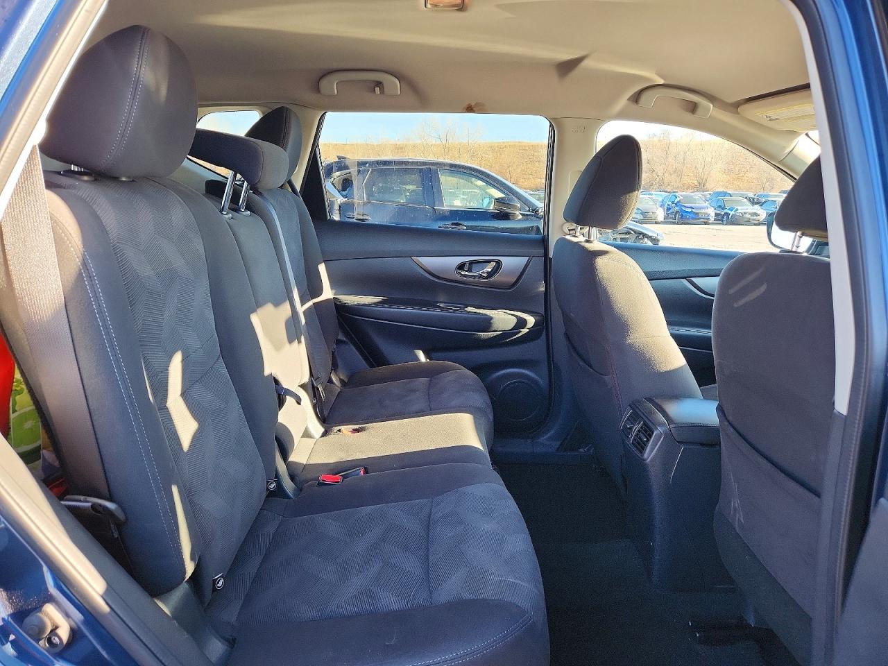 2016 NISSAN ROGUE SV photo 11