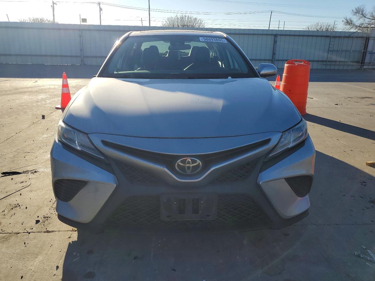 2020 TOYOTA CAMRY SE photo 5