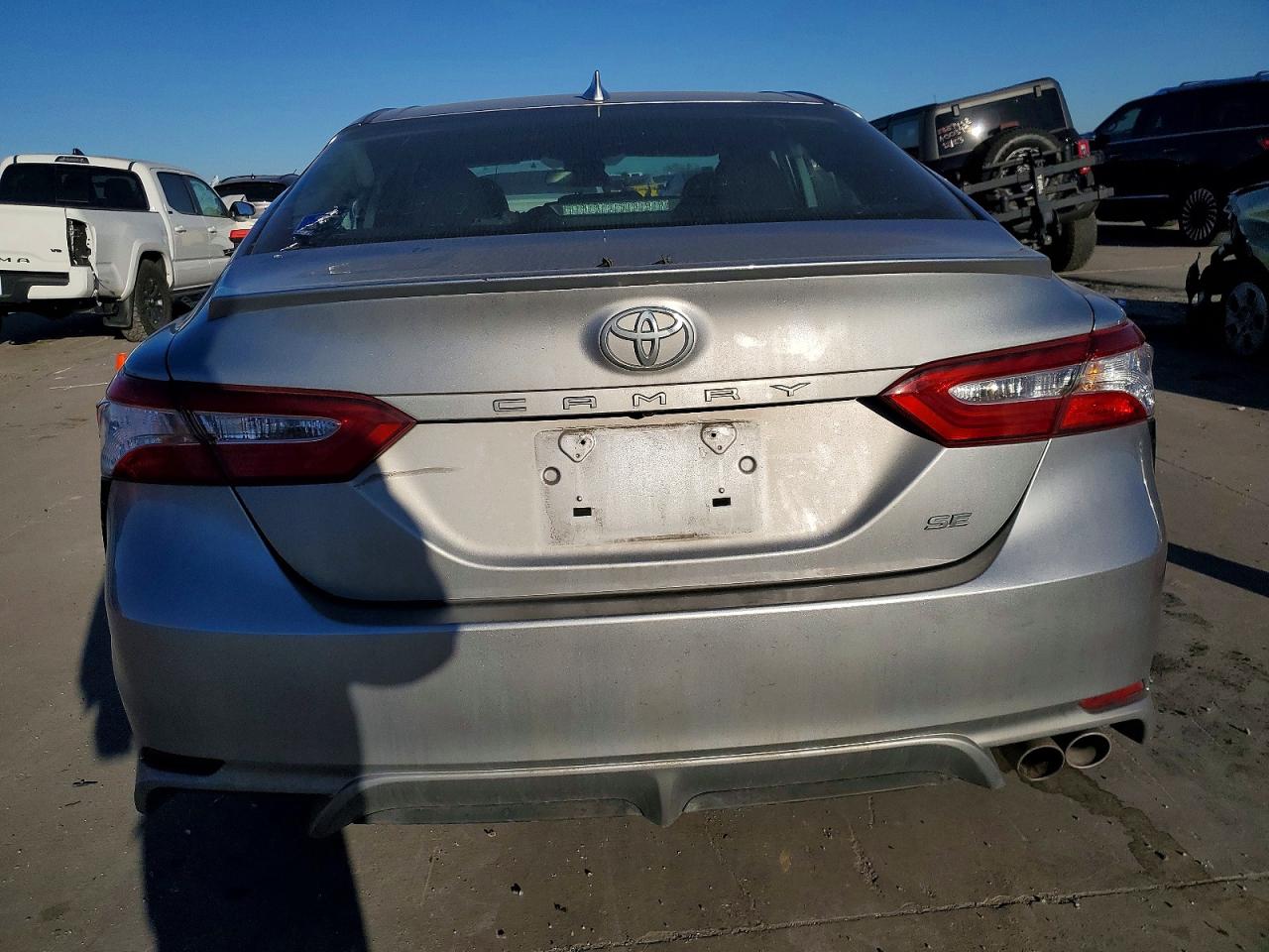 2020 TOYOTA CAMRY SE photo 6