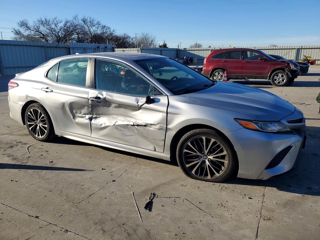 2020 TOYOTA CAMRY SE photo 4