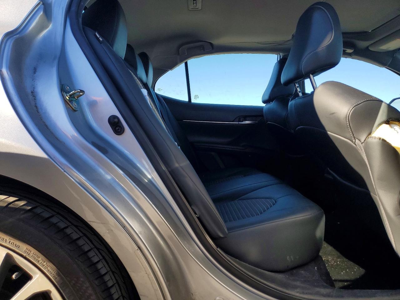 2020 TOYOTA CAMRY SE photo 10