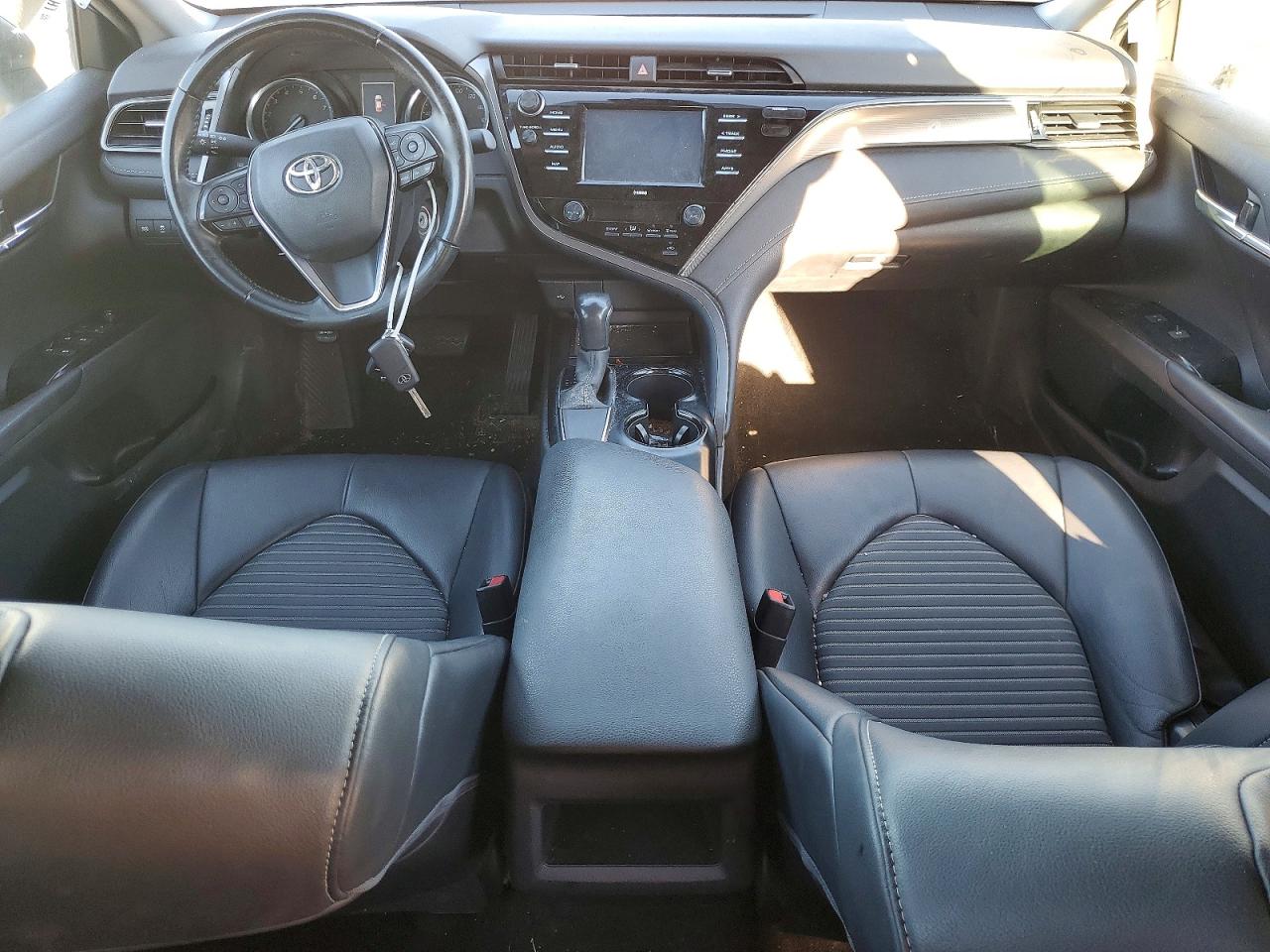 2020 TOYOTA CAMRY SE photo 8